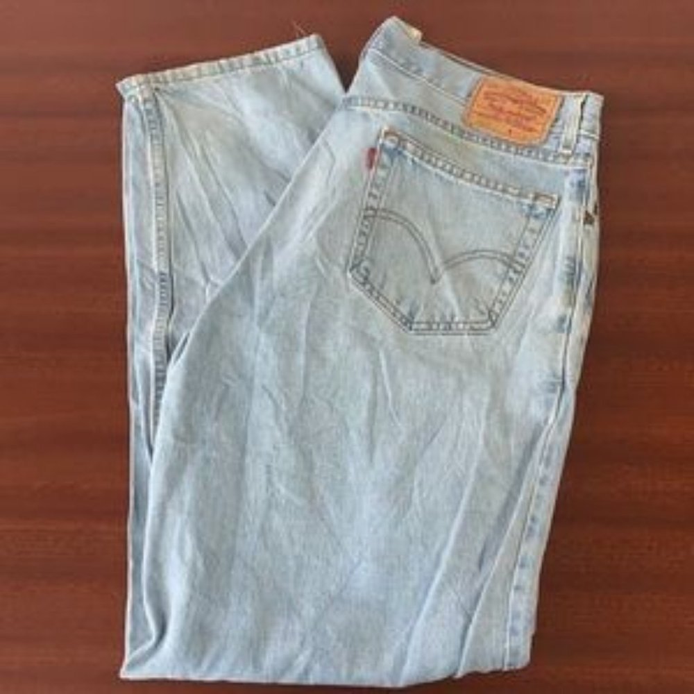 Vintage men’s 560 Levi’s mom jeans